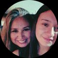 Foto de perfil de Mariela Cierezko: ella con otra mujer, sonriendo