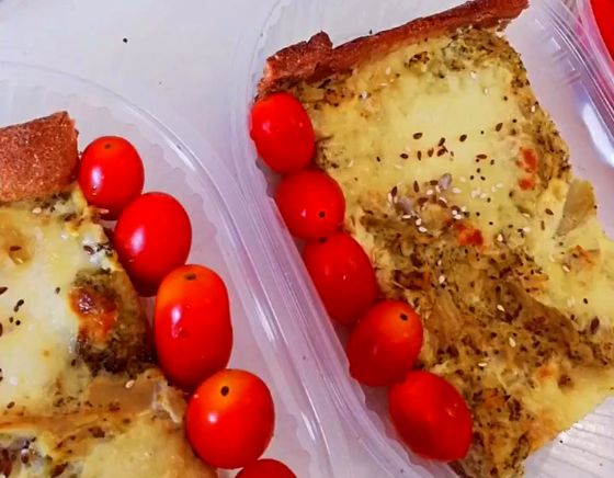 Tarta de brócoli, en un tupper de sus viandas