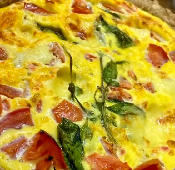 Tartas de verduras en sus bandejas