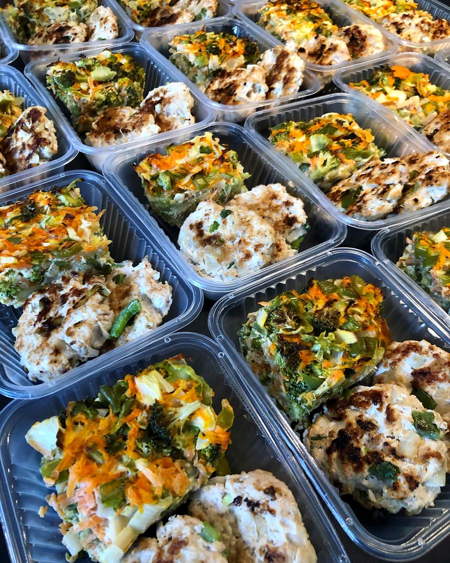 Sus viandas saludables de la semana, en bandejas con tapa